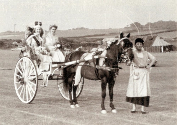 Glenys Crocker (Carnival Queen) and her attendant Janet Geddis in 1957